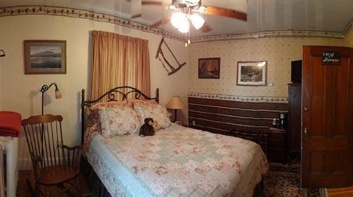 The Young House Bed And Breakfast 밀리노켓 외부 사진